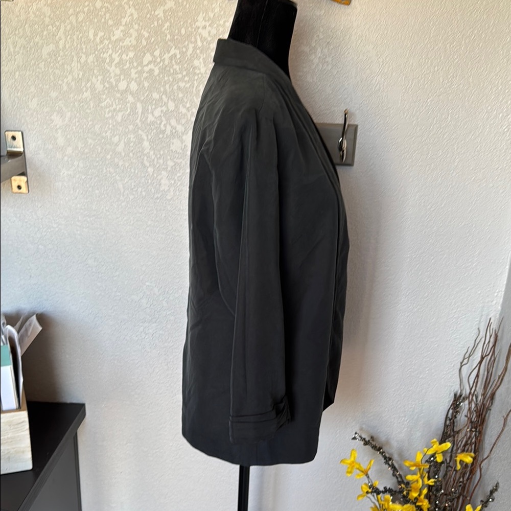 Express Black Blazer with Tailored Silhouette - Picture 7 of 9